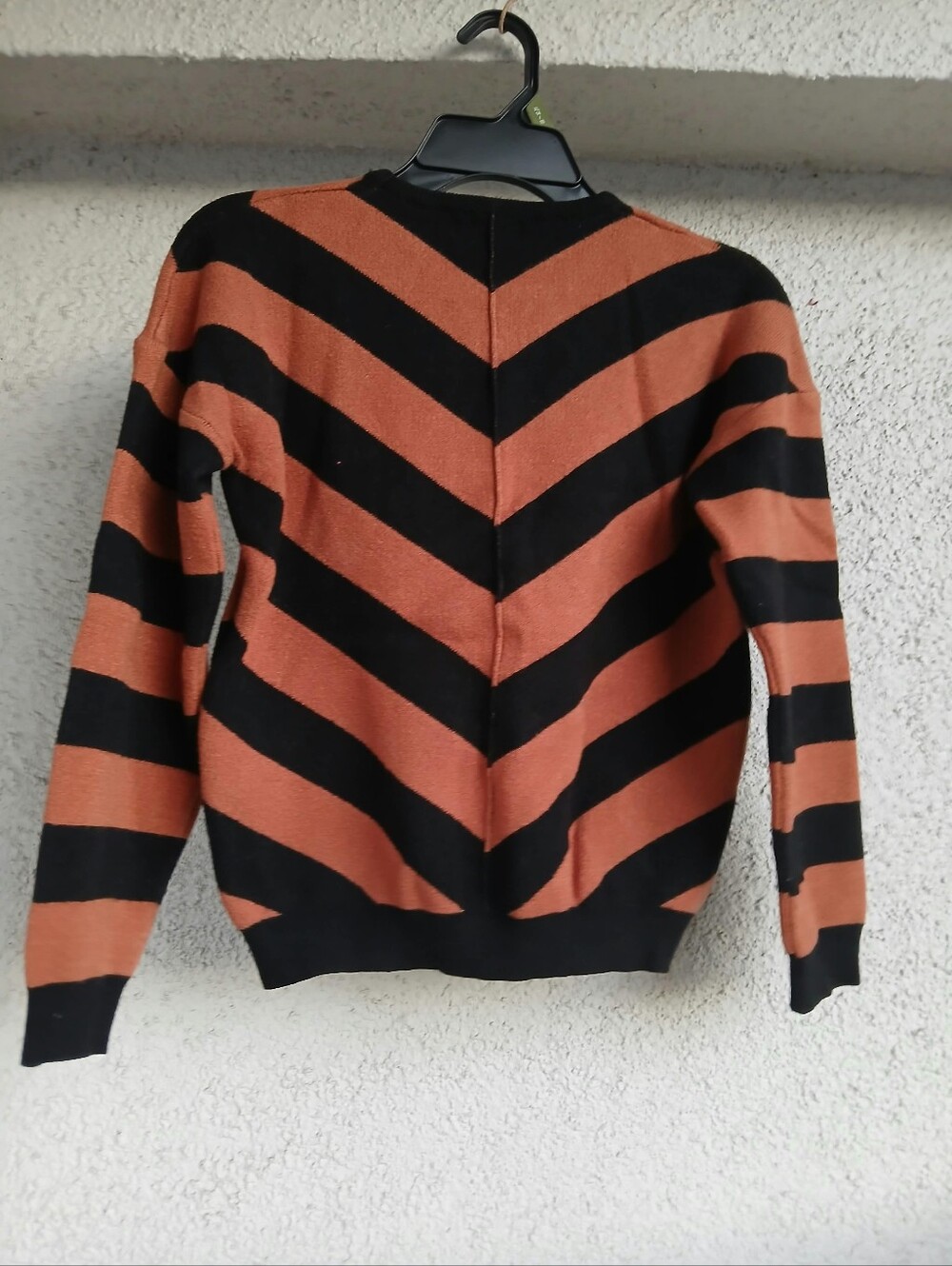 Tahari Black & Rust Chevron Crew Neck Sweater